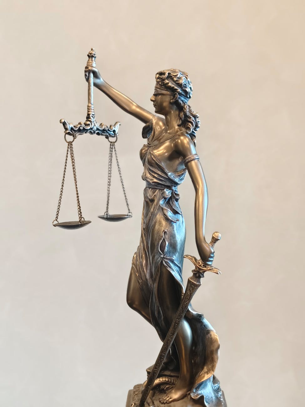 Full Moon in Libra (29°) — Embracing Harmony and&nbsp;Justice